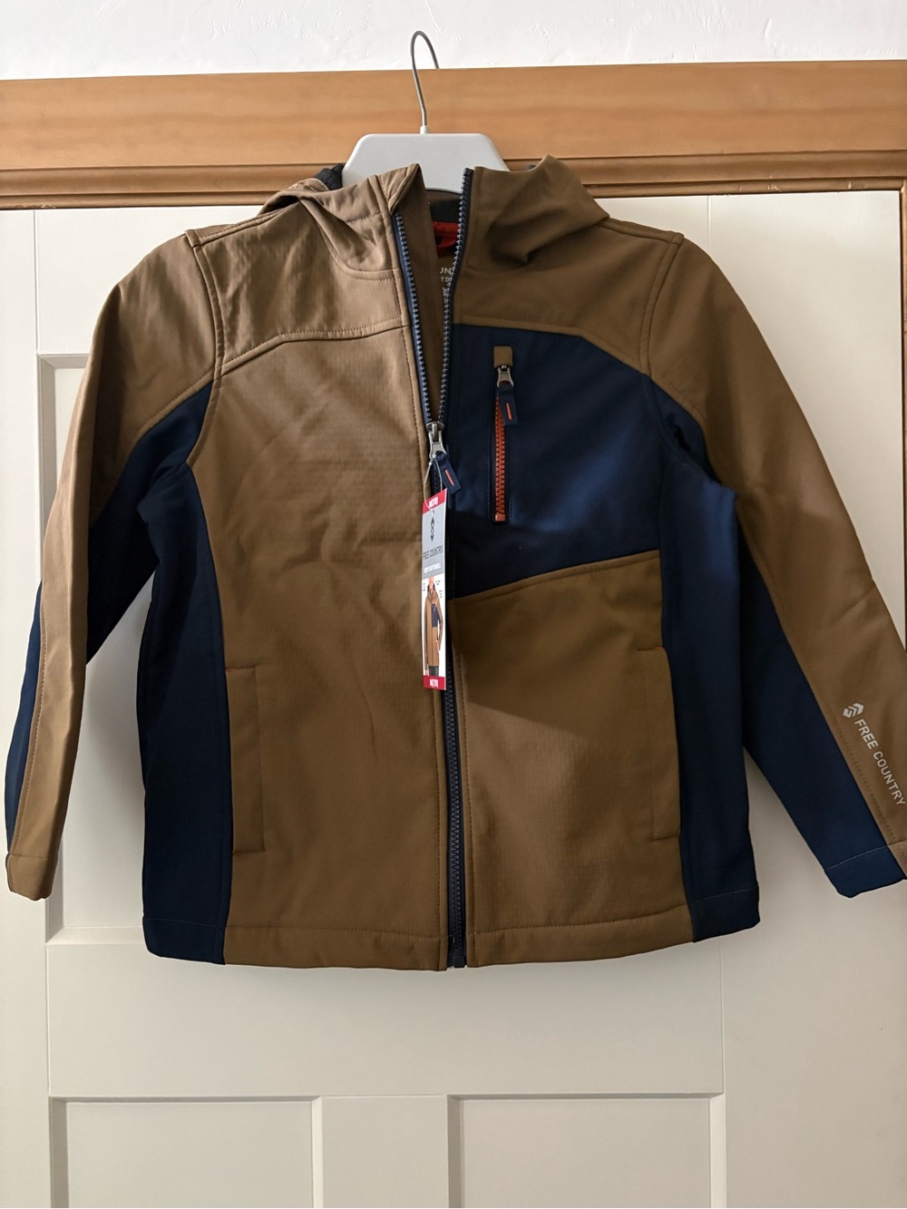 Free Country Two-Tone Boys Softshell Jacket in Brown & Navy Size Medium